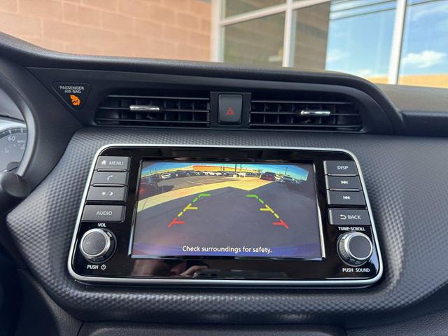 Photo of 2023 Electric Blue Metallic Nissan Kicks