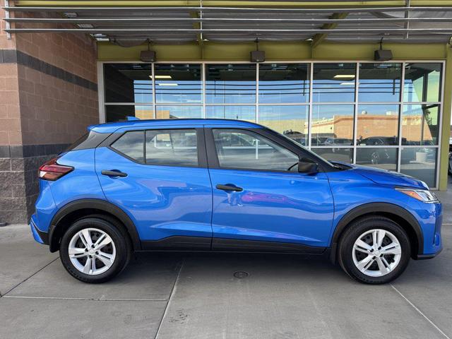 Photo of 2023 Electric Blue Metallic Nissan Kicks