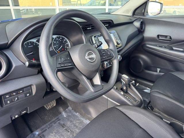 Photo of 2023 Electric Blue Metallic Nissan Kicks