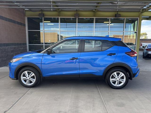 Photo of 2023 Electric Blue Metallic Nissan Kicks