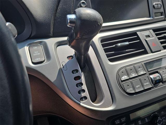 Photo of 2010 Alabaster Silver Metallic Honda Odyssey