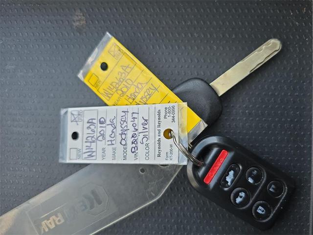 Photo of 2010 Alabaster Silver Metallic Honda Odyssey