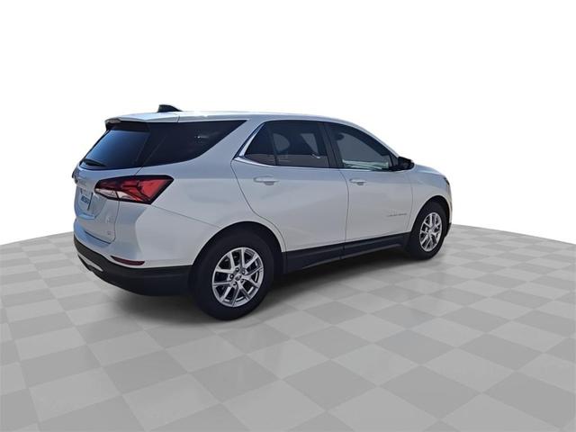 Photo of 2022 Iridescent Pearl Tricoat Chevrolet Equinox