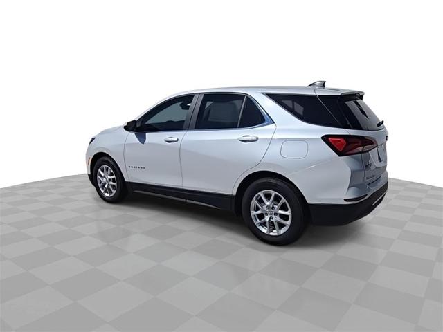 Photo of 2022 Iridescent Pearl Tricoat Chevrolet Equinox