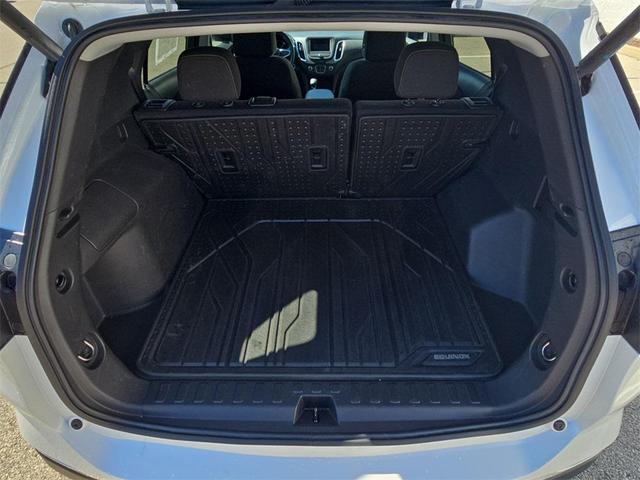 Photo of 2022 Iridescent Pearl Tricoat Chevrolet Equinox