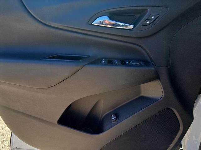 Photo of 2022 Iridescent Pearl Tricoat Chevrolet Equinox