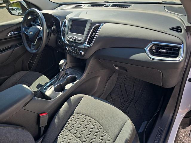 Photo of 2022 Iridescent Pearl Tricoat Chevrolet Equinox