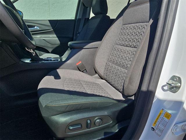 Photo of 2022 Iridescent Pearl Tricoat Chevrolet Equinox