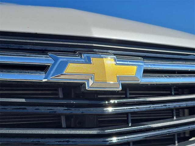 Photo of 2022 Iridescent Pearl Tricoat Chevrolet Equinox