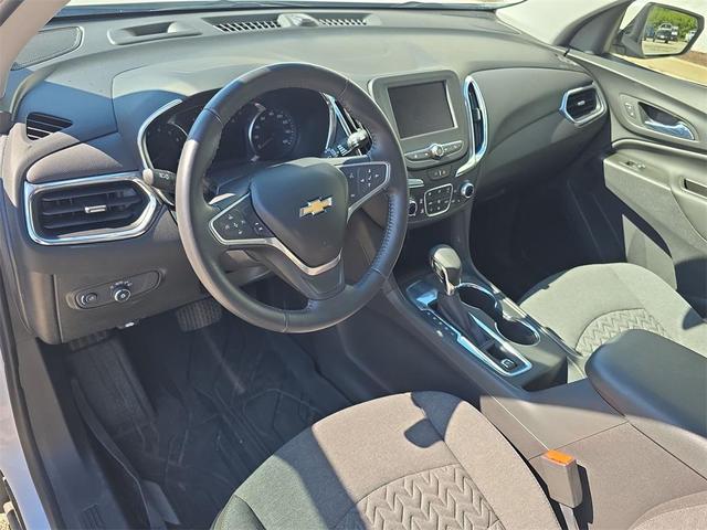 Photo of 2022 Iridescent Pearl Tricoat Chevrolet Equinox