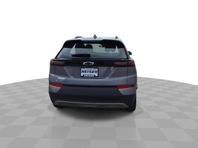 Photo of 2022 Gray Ghost Metallic Chevrolet Bolt EUV