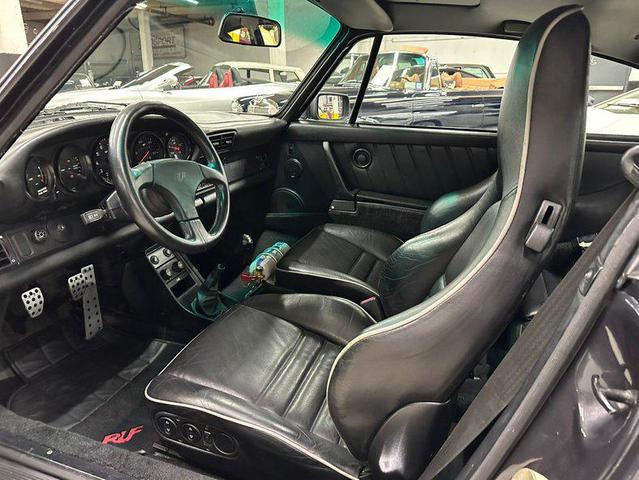 Photo of 1989 Polar Silver metallic Porsche 911