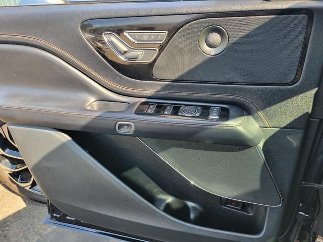 Photo of 2022 Infinite Black Metallic Lincoln Aviator