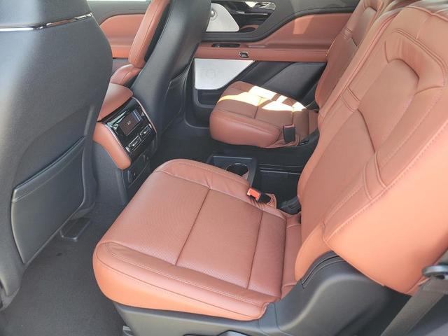 Photo of 2025 Crystal White Lincoln Aviator