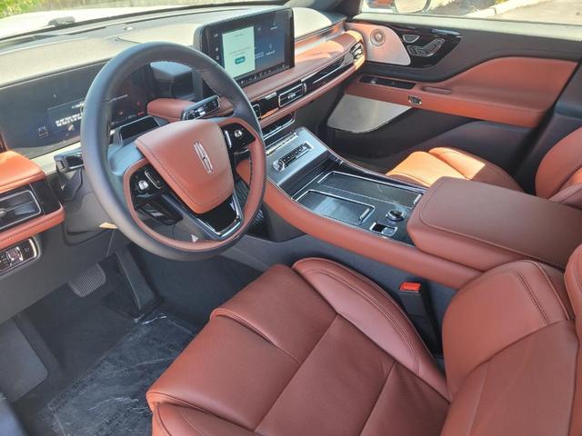 Photo of 2025 Crystal White Lincoln Aviator