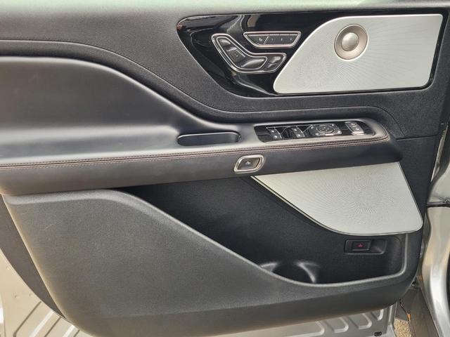 Photo of 2023 Silver Radiance Metallic Lincoln Aviator