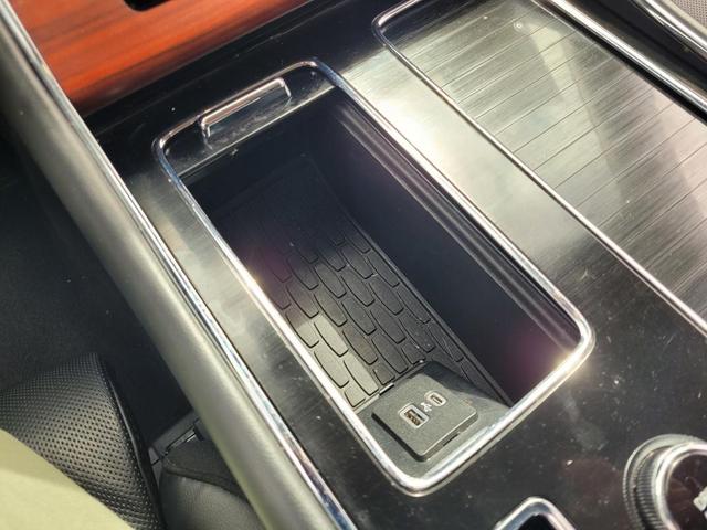 Photo of 2023 Silver Radiance Metallic Lincoln Aviator