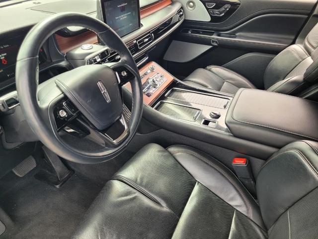 Photo of 2023 Silver Radiance Metallic Lincoln Aviator