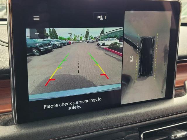 Photo of 2023 Silver Radiance Metallic Lincoln Aviator