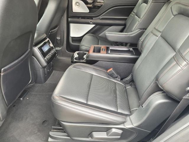 Photo of 2023 Silver Radiance Metallic Lincoln Aviator