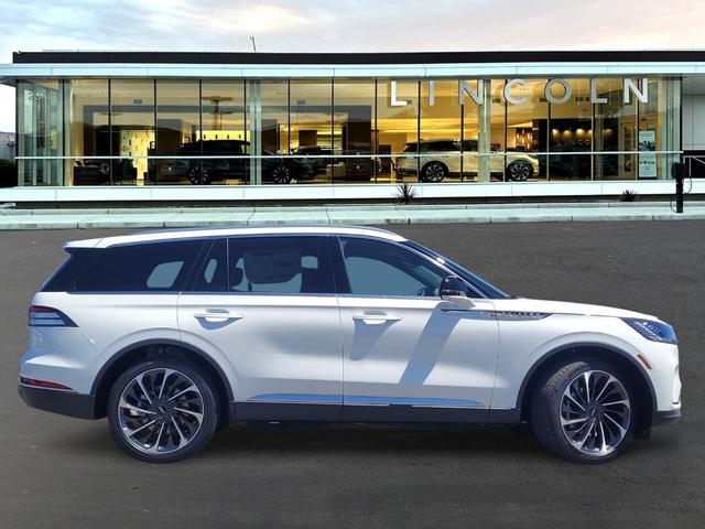 Photo of 2025 White Metallic Lincoln Aviator
