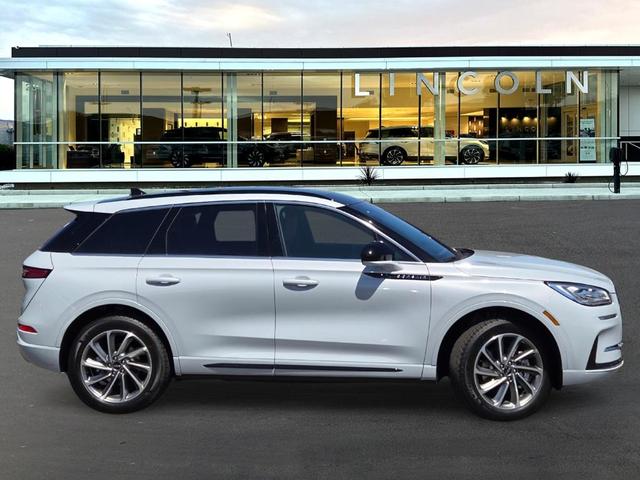 Photo of 2025 Crystal White Lincoln Corsair
