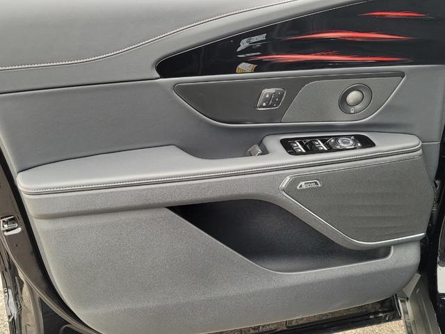 Photo of 2025 Black Metallic Lincoln Nautilus