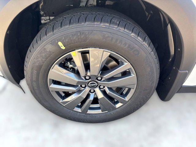 Photo of 2025 Everest White Pearl Tricoat Nissan Pathfinder