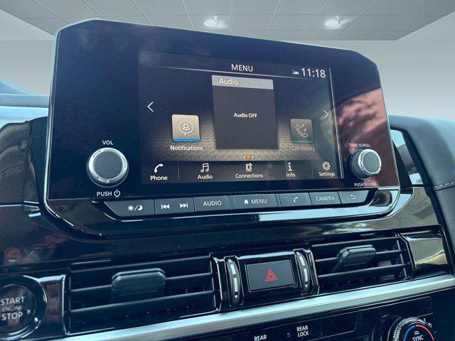 Photo of 2025 Everest White Pearl Tricoat Nissan Pathfinder