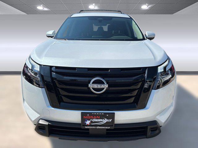 Photo of 2025 Everest White Pearl Tricoat Nissan Pathfinder