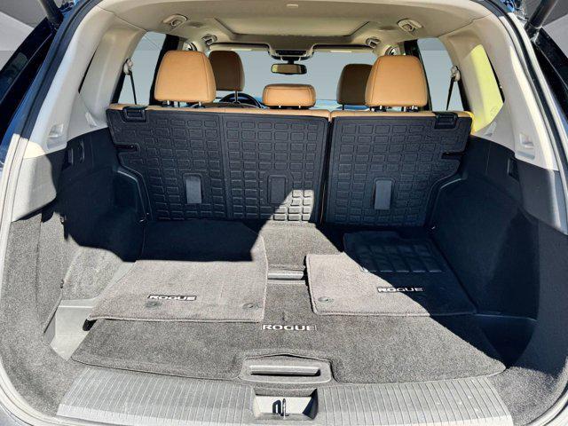 Photo of 2023 Super Black Nissan Rogue