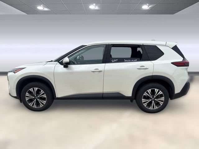 Photo of 2021 Pearl White Tricoat Nissan Rogue