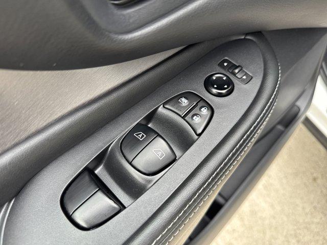 Photo of 2023 Pearl White Tricoat Nissan Murano