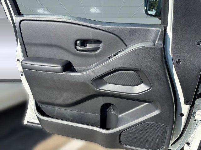 Photo of 2026 Glacier White Nissan Frontier