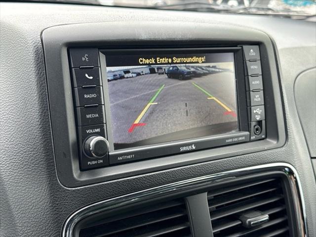 Photo of 2017 Octane Red Pearlcoat Dodge Grand Caravan