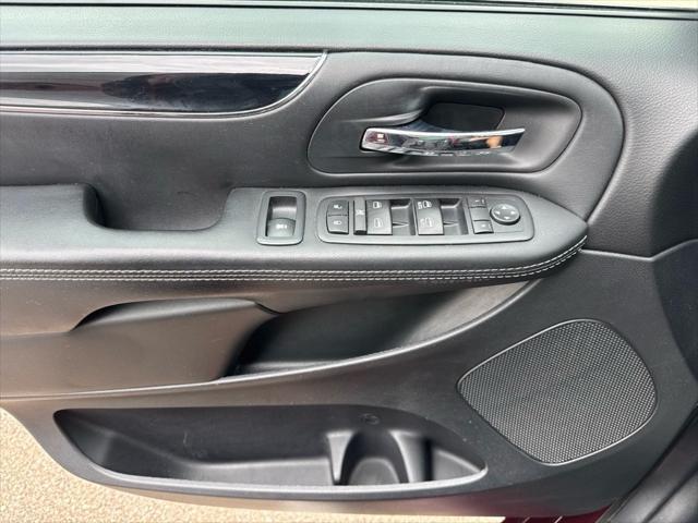 Photo of 2017 Octane Red Pearlcoat Dodge Grand Caravan