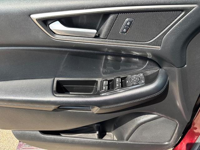 Photo of 2017 Burgundy Velvet Metallic Tinted Clearcoat Ford Edge
