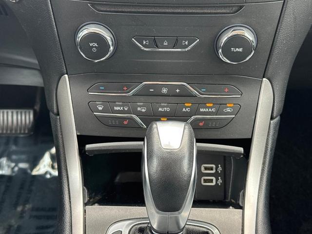 Photo of 2017 Burgundy Velvet Metallic Tinted Clearcoat Ford Edge