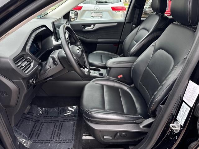 Photo of 2023 Agate Black Metallic Ford Escape