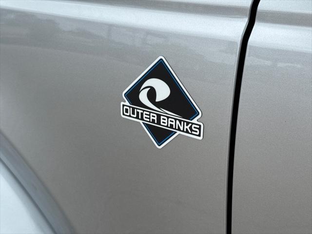 Photo of 2024 Iconic Silver Metallic Ford Bronco