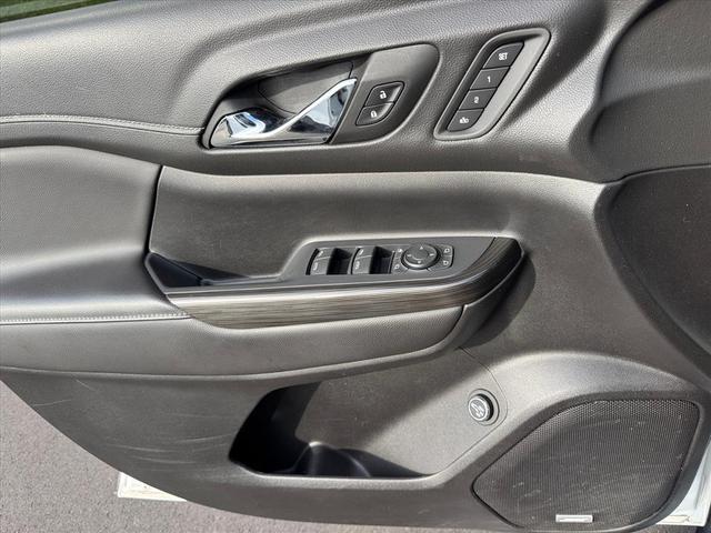 Photo of 2023 Summit White GMC Acadia