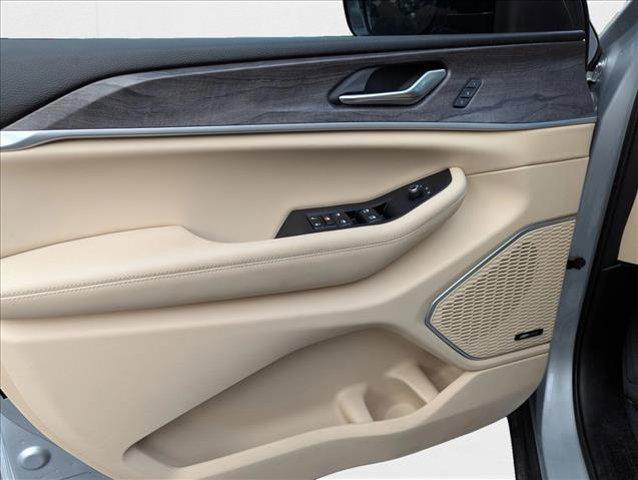 Photo of 2023 Silver Zynith Jeep Grand Cherokee 4xe