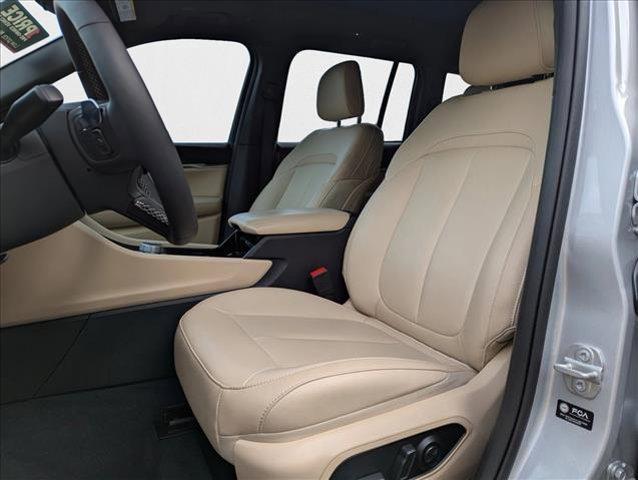 Photo of 2023 Silver Zynith Jeep Grand Cherokee 4xe