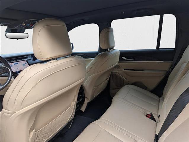 Photo of 2023 Silver Zynith Jeep Grand Cherokee 4xe