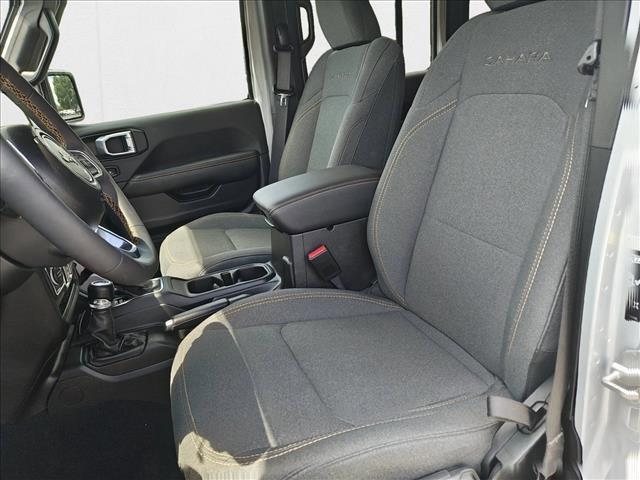 Photo of 2024 Silver Zynith Clearcoat Jeep Wrangler