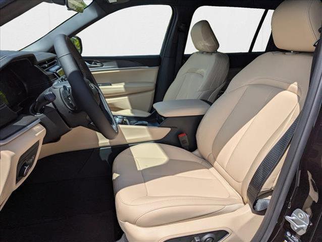 Photo of 2025 Diamond Black Crystal Pearlcoat Jeep Grand Cherokee L