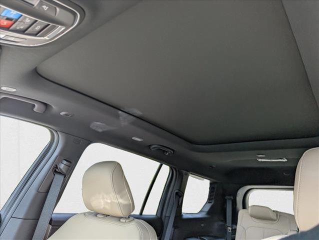 Photo of 2025 Diamond Black Crystal Pearlcoat Jeep Grand Cherokee L