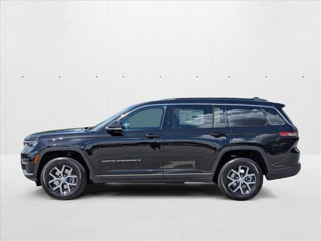 Photo of 2025 Diamond Black Crystal Pearlcoat Jeep Grand Cherokee L