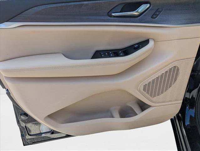 Photo of 2025 Diamond Black Crystal Pearlcoat Jeep Grand Cherokee L