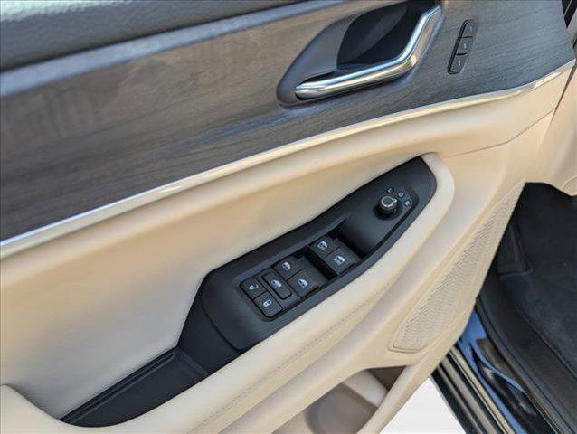 Photo of 2025 Diamond Black Crystal Pearlcoat Jeep Grand Cherokee L